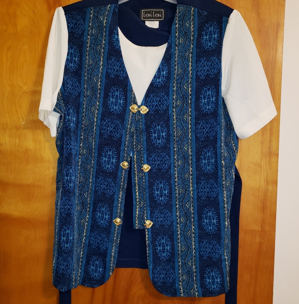 VINTAGE Beautiful short sleeve blue blouse 16w Like New